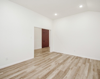 2139 Counter Point Drive - Photo Thumbnail 13