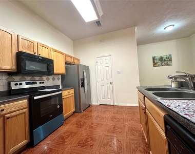 2710 Grants Lake Boulevard - Photo Thumbnail 11