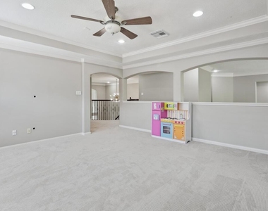 5819 Santa Fe Springs Drive - Photo Thumbnail 9