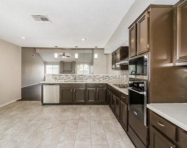 12723 Ashford Knoll Drive - Photo Thumbnail 6