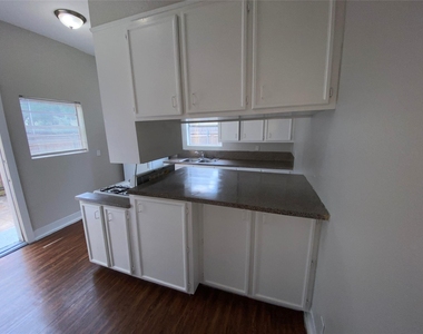 1517 Summer Street - Photo Thumbnail 12
