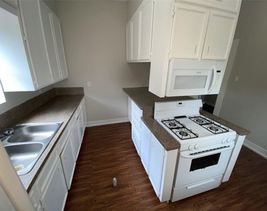 1517 Summer Street - Photo Thumbnail 13