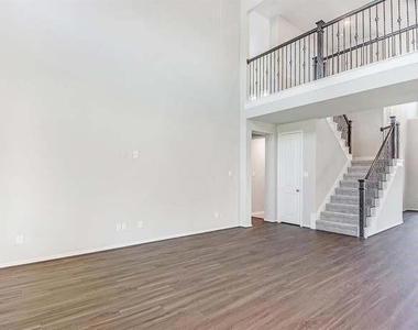 25435 Kidwiler Drive - Photo Thumbnail 3