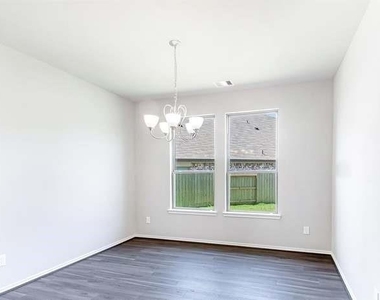 25435 Kidwiler Drive - Photo Thumbnail 4