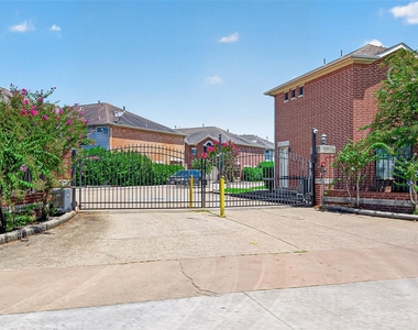 5951 S Loop E - Photo Thumbnail 33