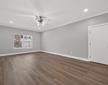 5951 S Loop E - Photo Thumbnail 6