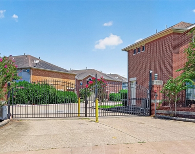 5951 S Loop E - Photo Thumbnail 34