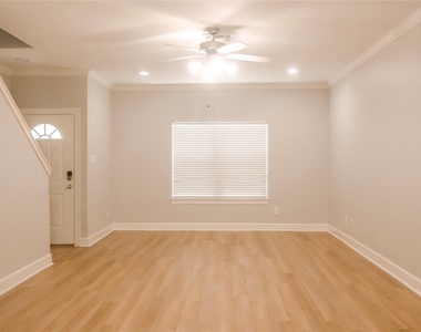 5951 S Loop E - Photo Thumbnail 4