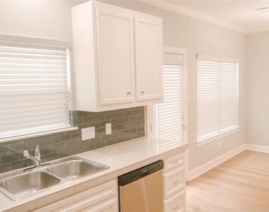 5951 S Loop E - Photo Thumbnail 7