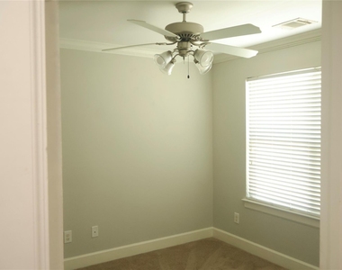 5951 S Loop E - Photo Thumbnail 13