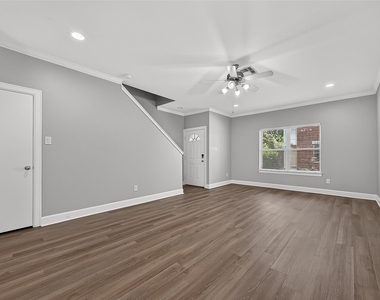 5951 S Loop E - Photo Thumbnail 8