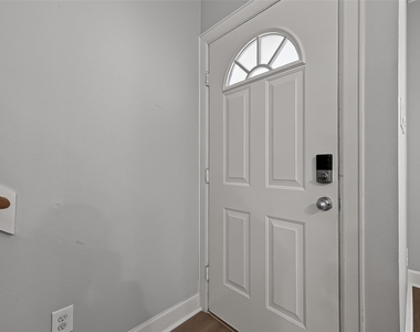 5951 S Loop E - Photo Thumbnail 4