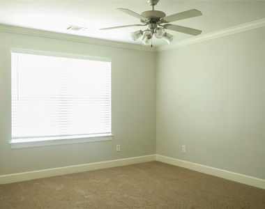 5951 S Loop E - Photo Thumbnail 12