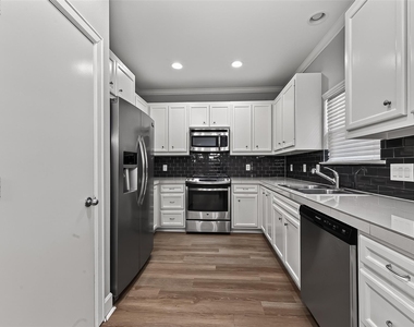 5951 S Loop E - Photo Thumbnail 25