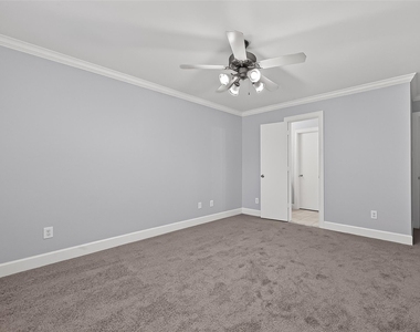 5951 S Loop E - Photo Thumbnail 12