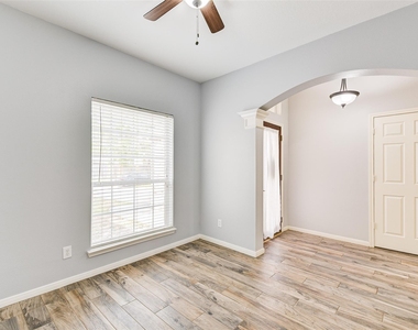 25910 Oakridge Forest Lane - Photo Thumbnail 8