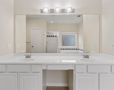 15119 Live Oak Bend Way - Photo Thumbnail 9