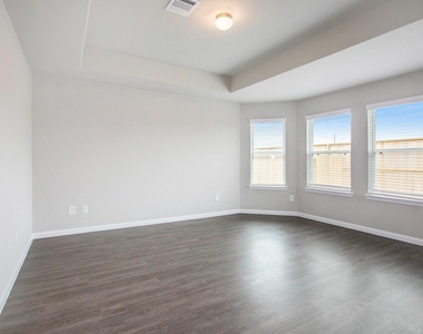 24826 Signorelli Way - Photo Thumbnail 10
