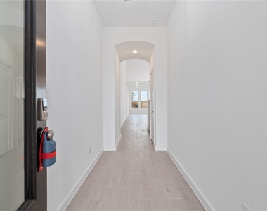6559 Scarlet Pond Lane - Photo Thumbnail 3