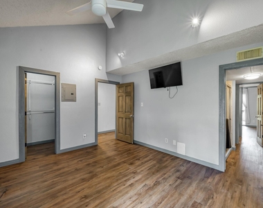 12900 Walden Road - Photo Thumbnail 10