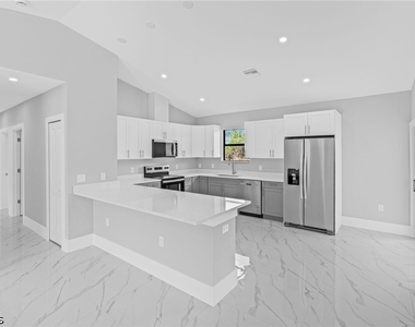 633 Windermere Drive - Photo Thumbnail 3