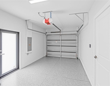 633 Windermere Drive - Photo Thumbnail 6