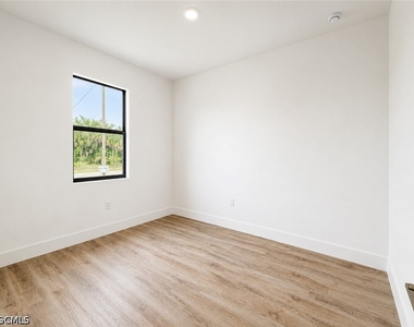 1258 Milwaukee Boulevard - Photo Thumbnail 8