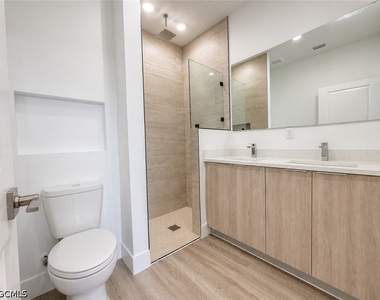 1258 Milwaukee Boulevard - Photo Thumbnail 4
