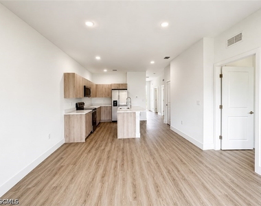 1258 Milwaukee Boulevard - Photo Thumbnail 2