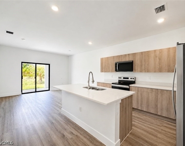 1258 Milwaukee Boulevard - Photo Thumbnail 1