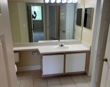 6321 Aragon Way - Photo Thumbnail 8