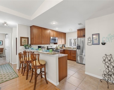 2305 Sw 19th Place - Photo Thumbnail 3