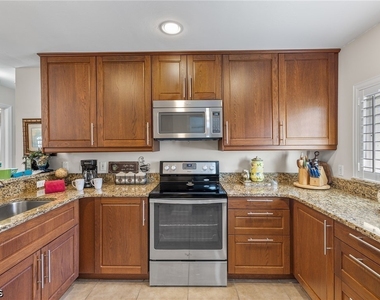 2305 Sw 19th Place - Photo Thumbnail 17