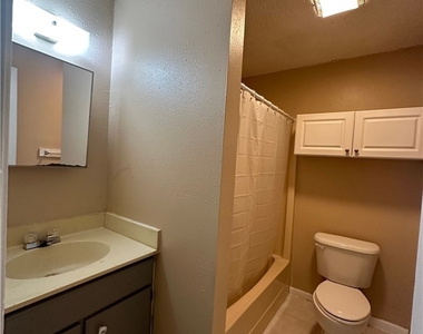 4425 Ruthann Court - Photo Thumbnail 13