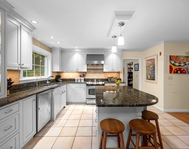 16 Lamington Hill - Photo Thumbnail 3