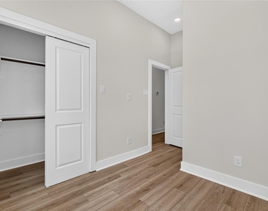 4822 Creekmont Drive - Photo Thumbnail 13