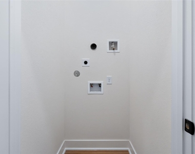 4822 Creekmont Drive - Photo Thumbnail 15