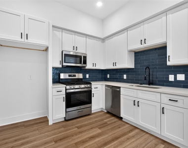 4822 Creekmont Drive - Photo Thumbnail 6