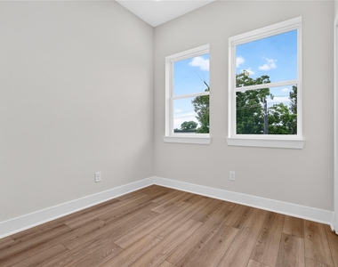 4822 Creekmont Drive - Photo Thumbnail 14