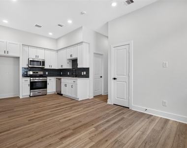 4822 Creekmont Drive - Photo Thumbnail 5