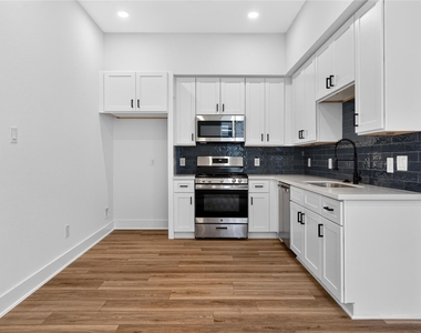 4822 Creekmont Drive - Photo Thumbnail 4