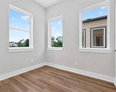 4822 Creekmont Drive - Photo Thumbnail 10