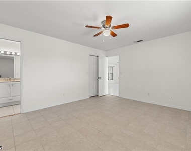 1944 Country Club Boulevard - Photo Thumbnail 12