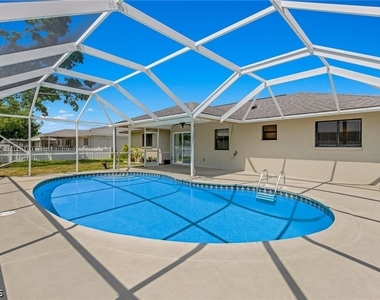 1944 Country Club Boulevard - Photo Thumbnail 21