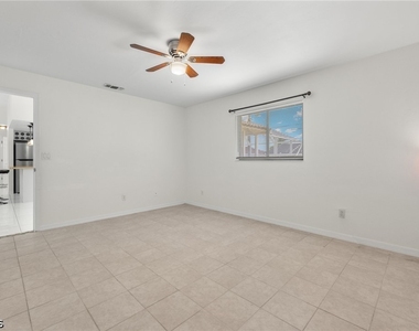 1944 Country Club Boulevard - Photo Thumbnail 11