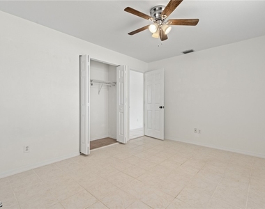 1944 Country Club Boulevard - Photo Thumbnail 15