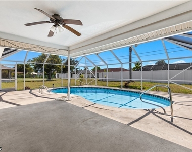 1944 Country Club Boulevard - Photo Thumbnail 19