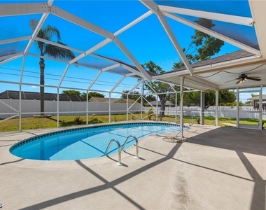 1944 Country Club Boulevard - Photo Thumbnail 20