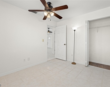 1944 Country Club Boulevard - Photo Thumbnail 17