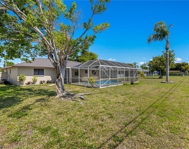 1944 Country Club Boulevard - Photo Thumbnail 24